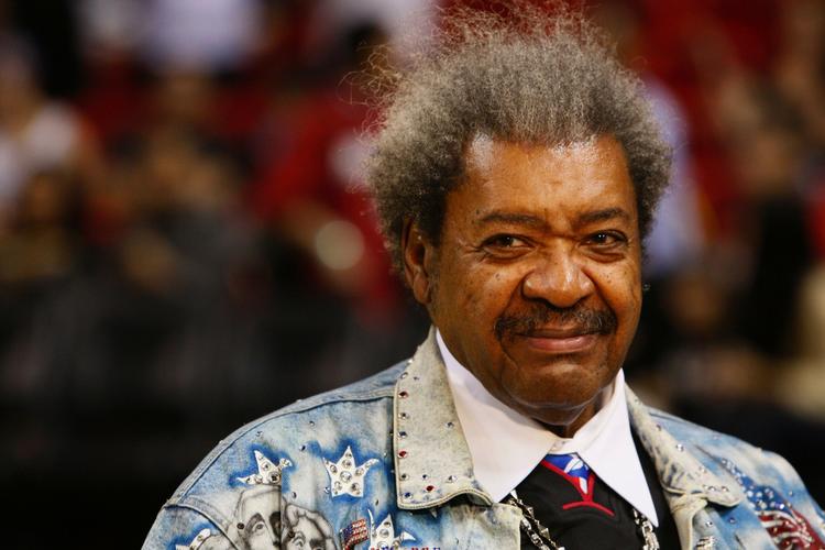 farverig. Don King har adskillige domme og anklager om økonomisk svindel i bagagen. Men han rejser også med ammunition til sine pistoler. 