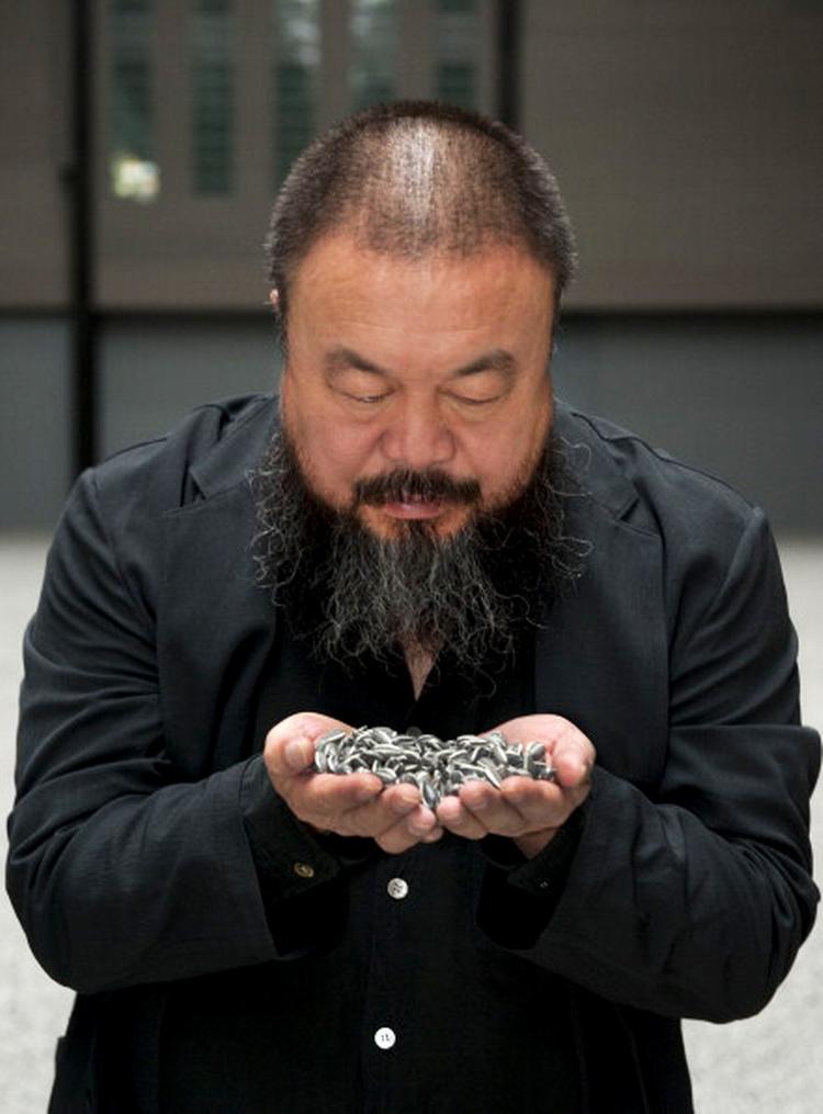 Håndmalede.  Ai Weiwei udstiller for  tiden  sine 'solsikkekerner' på Tate  Modern  i London. 