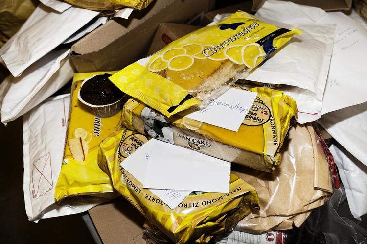 Kage-spam. Mere end 200 citronmåner blev sendt til Dansk Folkeparti efter de i deres medlemsblad havde råbt vagt i gevær over, at indvandrerfamilier efter sigende skulle stå bag omfattende kage-orgier i diverse venteværelser på hospitaler. Men det kendte lægerne ikke noget til. 