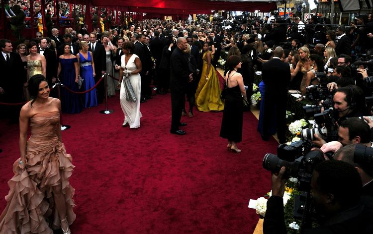 Oscar. Megastjernen Demi Moore ankommer her til festen sidste år i Los Angeles. 