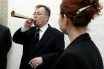 Hjortonomics. Udnævnelsen af Claus Hjort til den ringeste finansminister i 2010 uden for Sydeuropa må suppleres med titlen som Danmarks dårligste finansminister i mands minde, mener Trier. 