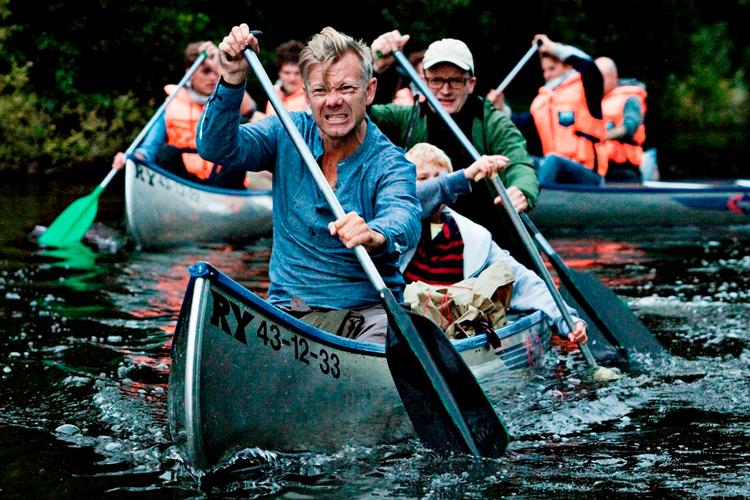 Døve-forestilling. Lørdag formiddag kan døve se 'Klovn – The Movie' i Grand Teatret, mens to tegnsprogstolke tolker filmen for dem. 