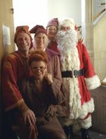 Julekalender. Per Stig Møller bør afsætte flere midler til dansk fjernsynsjulekalender. Derved ville han selv gå over i historien, og danskerne ville få en bedre december. 