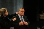 Tv-duel. Lars Løkke Rasmussen bliver gjort klar til duellen mod Villy Søvndal. 