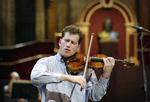 Nikolaj Znaider fanget med sin violin under en tidligere koncert. Nu spiller han på den Guarneri del Gesu, som Det Kongelige Teater har skaffet ham. Arkivfoto: Morten Langkilde. 