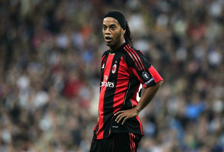 mæt. AC Milans brasilianske boldkunstner Ronaldinho er ved at have mistet fodboldsulten i europæisk topfodbold. Men han mangler et par titler i Brasilien. 