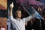 Leder. Hashim Thaci har udråbt sig selv som vinder af parlamentsvalget i Kosova forleden. Nu beskyldes han for at have ledet kriminelt netværk i årevis. 
