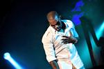 boykot. Flere kunstnere - heriblandt Kanye West, der her ses på Roskilde Festival i 2006, nægter at optræde i den amerikanske stat Arizona. De er stærkt oprørte over en ny lov, der pålægger politiet at tilbageholde og tjekke personer, som man mistænker ikke har orden i immigrationspapirerne. 