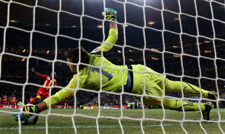 ulempe. Ghana sparkede sidst i straffeparkskonkurrencen i VM-kvartfinalen mod Uruguay - og tabte, da Dominic Adiyiah brændte på målmand.Fernando Muslera. 