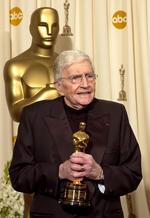 Hædret. I 2004 hædrede det amerikanske filmakademy Blake Edwards med en Oscar for en lang og glorværdig karriere. 