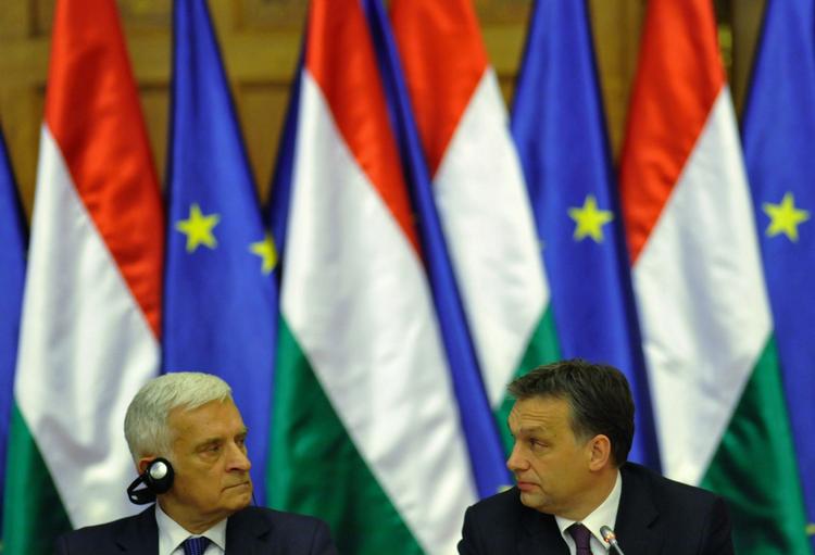 turnus. Når EU-topmødet slutter i dag, vil Belgiens formandsforpligtelser stort set være udtømte. I januar overtager Ungarn posten. Her ses den ungarske ministerpræsident, Viktor Orban (th.) og EU-parlamentsformand, Jerzy Buzek. 