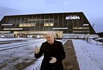 Visionær. Georg Sørensen er direktør for Messecenter Herning og Boxen-arenaen, der huser håndboldpigerne. Han kan slet ikke skjule sin glæde. Over Boxen. Og over håndboldpigerne. 