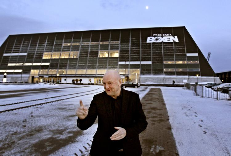 Visionær. Georg Sørensen er direktør for Messecenter Herning og Boxen-arenaen, der huser håndboldpigerne. Han kan slet ikke skjule sin glæde. Over Boxen. Og over håndboldpigerne. 