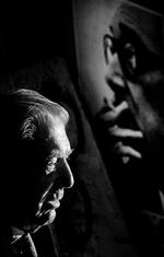 SPØGELSER. »Jeg mødte min far for første gang, da jeg var ti år. Indtil da havde min mor og hendes familie fortalt mig, at han var død«, fortæller Mario Vargas Llosa. 