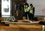 Bombemænd. Svensk politi mener, at der var flere personer involveret i sprængningen nær Drottninggatan i Stockholm. 