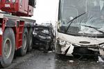 27 biler skal slæbes væk efter masseuheld