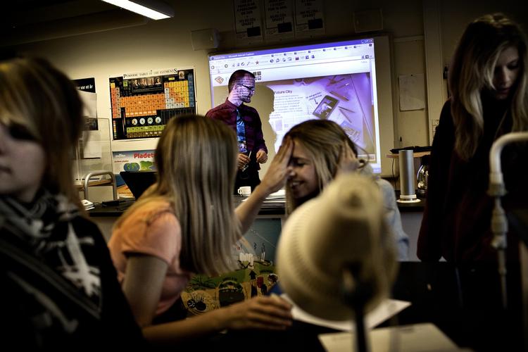 8.B. Det er ikke ligegyldigt, hvordan man skruer nye evalueringstiltag sammen, viser flere forskellige undersøgelser fra europæiske skolesystemer. Størst succes har de evalueringstiltag, som er designet lokalt på den enkelte skole. Arkivfoto: Joachim Adrian 