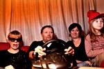 Forbrug på lavt blus. Selv om skuespilleren Jesper Asholt ofte tænder for spillemaskinen og fladskærmen, så han kan spille sit motorspil, udleder familien markant mindre CO2 end gennemsnitsdanskerne. 