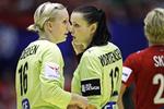 passeret. Hverken Christina Pedersen eller Karin Mortensen fik for alvor dæmmet op for den norske offensiv, og når så samtidig Danmark kun scorer 19 mål ... 