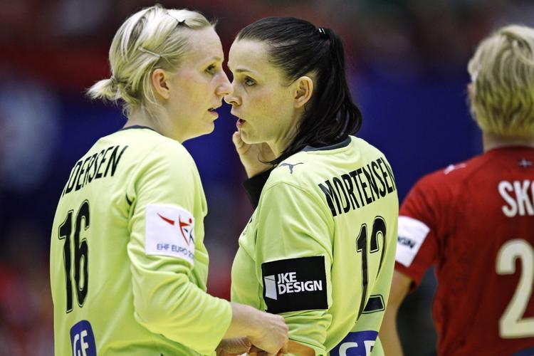 passeret. Hverken Christina Pedersen eller Karin Mortensen fik for alvor dæmmet op for den norske offensiv, og når så samtidig Danmark kun scorer 19 mål ... 