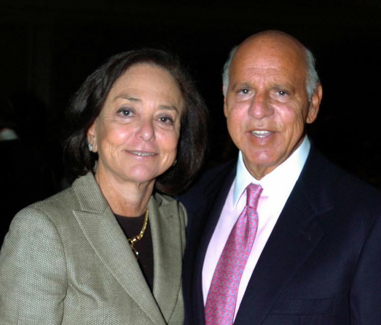 RIGMÆND. Barbara Picower ses her med sin afdøde mand, Jeffry M. Picower, der tjente milliarder på Madoff-skandalen. 