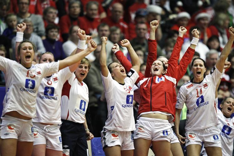 Hurra. Norske EM-spillere i jubel over sejren i EM-semifinalen over Danmark. 