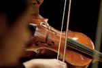 Dirigent Lars Ulrik Mortensen og hans strygervenner i Concerto Copenhagen lagde ud med at rive en concerto grosso af Händel af sig, så administrator Nikolaj de Fine Lichts jubilæumstale blev halshugget midt i en sætning. 