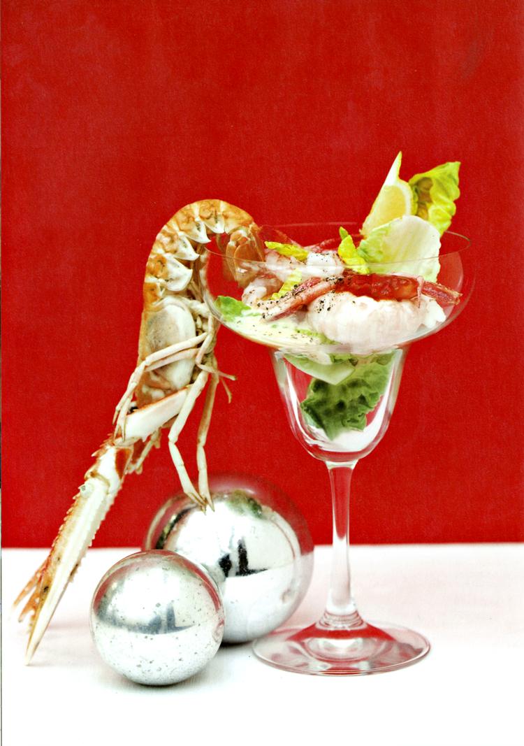 RETRO. 'Rejecocktail anno 1969', lyder teksten til dette stilleben, hvor rejen dog er blevet til en jomfruhummer. Paul Cunningham leverer opskriften i en lækkerbisken af en bog. 