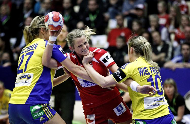 broderdyst. Sverige var godt med og førte ved pausen mod Norge i EM-finalen. Men i anden halvleg trak nordmændene fra. 