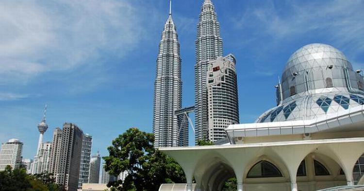 Kuala Lumpurs vartegn, Petronas Towers, var længe verdens højeste bygninger. 