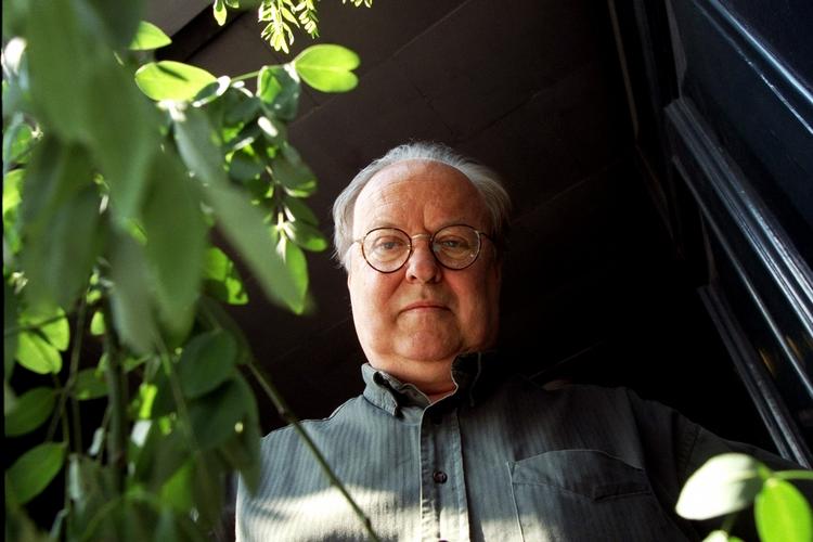 Litteraturpris. Sven Holm ser det som »udsigtsløst« at blive siddende i komitéen. 