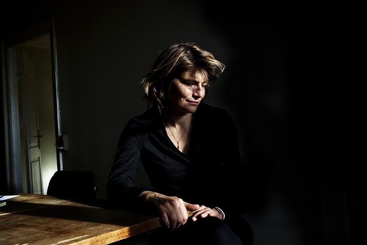 Den danske kunstner Rosan Bosch har skabt røre i Tyrkiet efter hun og kunstner Rune Fjords har udstillet et skilt med religiøse symboler og samt et billede af Tyrkiets Grundlægger, Mustafa Kemal Atatürk. En gruppe på godt halvtreds lokale tyrkere i Istanbul ødelagde kunstprojektet ved højlys dag, fordi de følte sig krænket. 