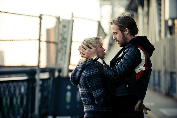 Censur? Det gik fra et blæs til en storm.  En helt uskyldig omgang oralsex i filmen 'Blue Valentine' kan nu føre til et opgør med det amerikanske censursystem, der har haft en tradition for at slå hårdt ned på sex, mens den har tilladt rå vold. 