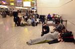 Aflyst. Londons Heathrow lufthavn er stadig ramt af aflysninger og forsinkelser efter weekendens snevejr. 