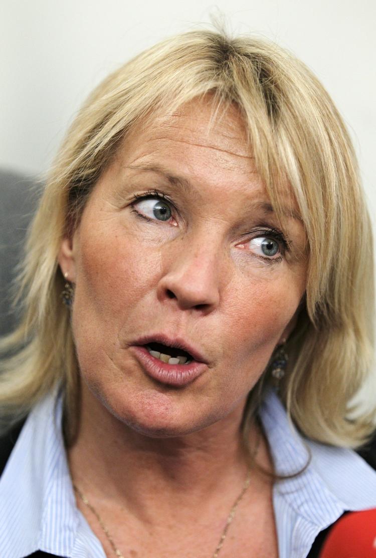 Tillykke. Lene Espersen vinder kategorien 'Årets undskyldning 2010'. 
