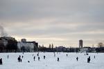 21. december ved middagstid åbner en række af Københavns søer for færdsel. Kommunen sørger for at feje to baner fri for sne på Peblinge Sø, så man kan skøjte og spille ishockey. 