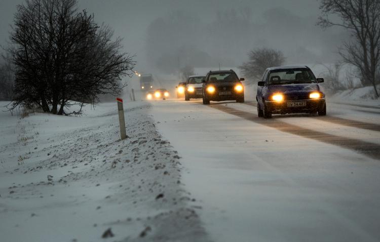 Er GPS'en indstillet til altid at finde den korteste vej, kan den føre dig ind på småveje, der kun sjældent ser en sneplov. 