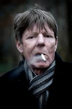 AGTET. F.P. Jac modtog i 2008 Det danske Akademis Store Pris. Og blev i den anledning fotograferet. En måned senere døde han. 