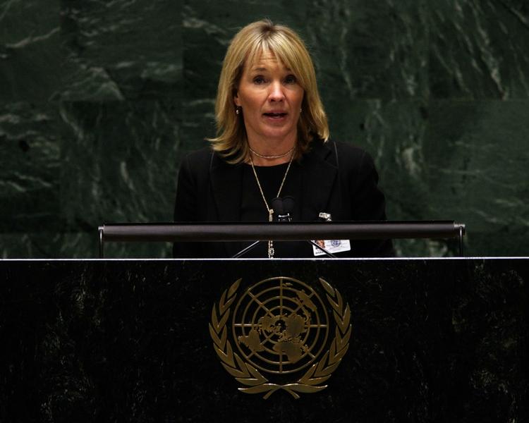 Ros. Kolleger i Europa roser den danske udenrigsminister Lene Espersen. 