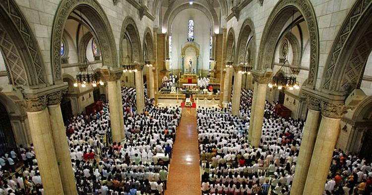 STANDHAFTIG. Manilas katedral er genopbygget hele seks gange. 