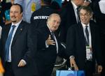kaotisk. Inter-træner Rafael Benitez (tv) oplever en af de få succeser i klubben sammen med præsident Massimo Moratti (th), da Inter vinder Fifas klubmesterskab med sejr over Mazembe fra DR Congo. 