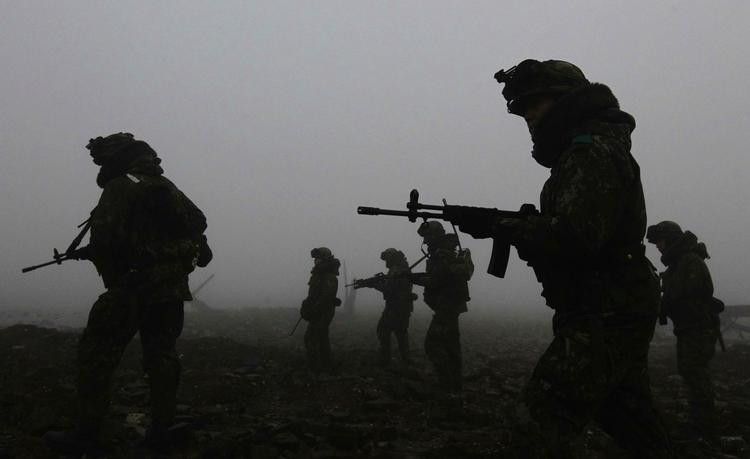 Skræmmeaktion. Sydkorea har indledt den hidtil største militære øvelse, som indebærer, at der skydes med skarpt tæt på grænsen til Nordkorea. 
