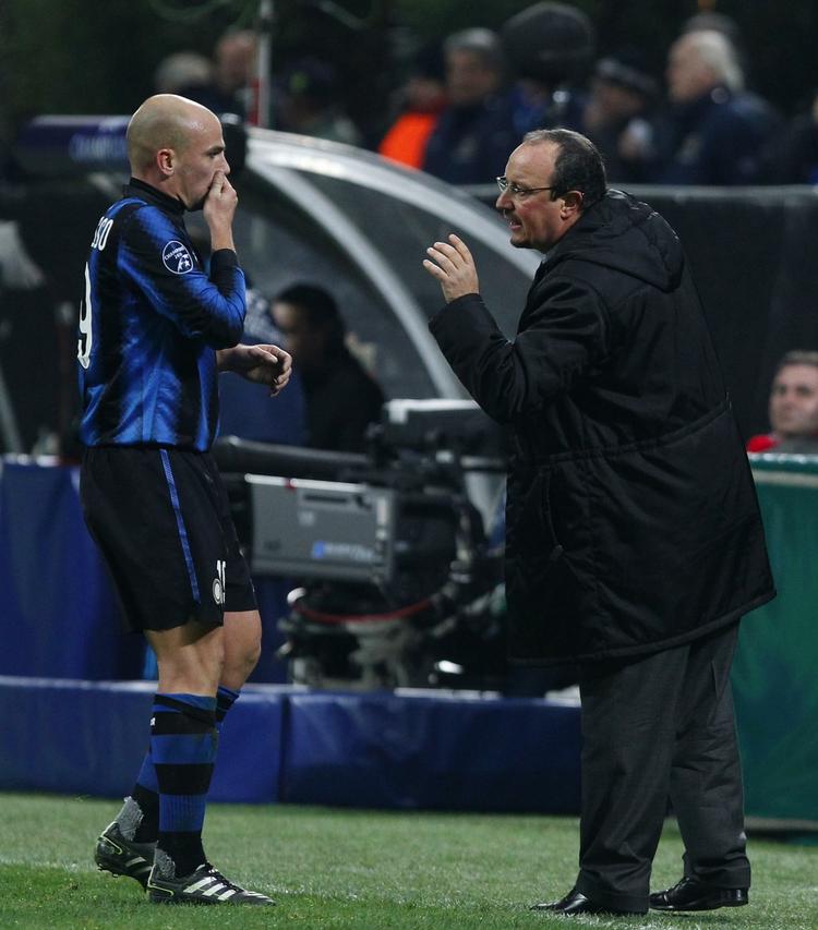farvel. Alt tyder på, at Esteban Cambiasso (t.v.) og de øvrige Inter-spillere skal forsvare Champions League-titlen med en ny træner ved roret. 