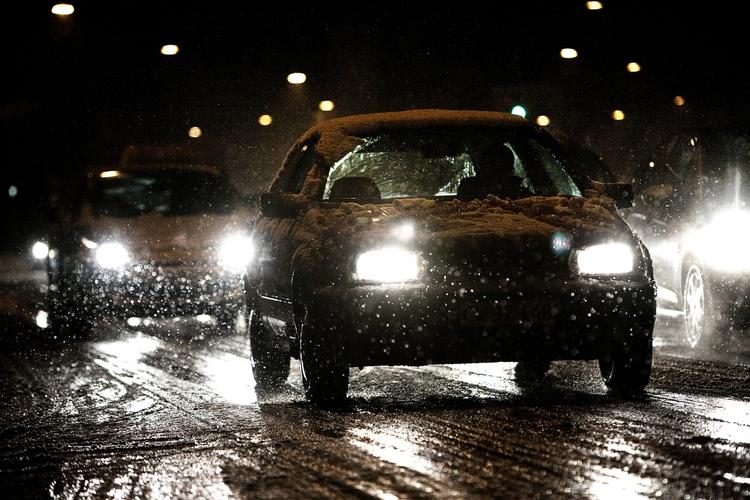 Glatførekursus. Bilisterne har vænnet sig til at køre i sneen, oplyser Falck. 