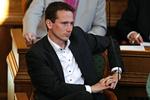 Nægter. Kristian Jensen afviser, at han kendte til, at danske boligejere betalte for meget i ejendomsskatter. 