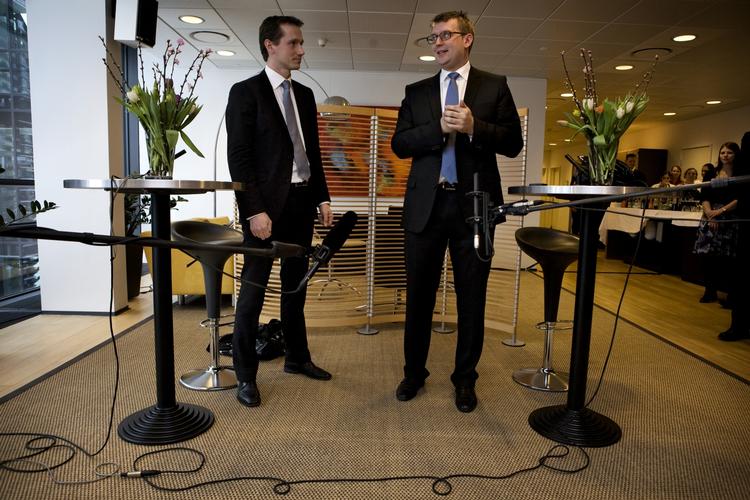 Den tidligere skatteminister, nuværende næstformand i Venstre, Kristian Jensen (tv) og nuværende skatteminister Troels Lund Poulsen kæmper begge for at nå til tops i partiet. Arkivfoto. 