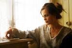 Som barn var hun offer for vold og alkoholisme. Det præger hende som voksen. Maria Bonnevie er fuldkommen fantastisk som Lea i 'Englen'. Foto: Sunrise Film 