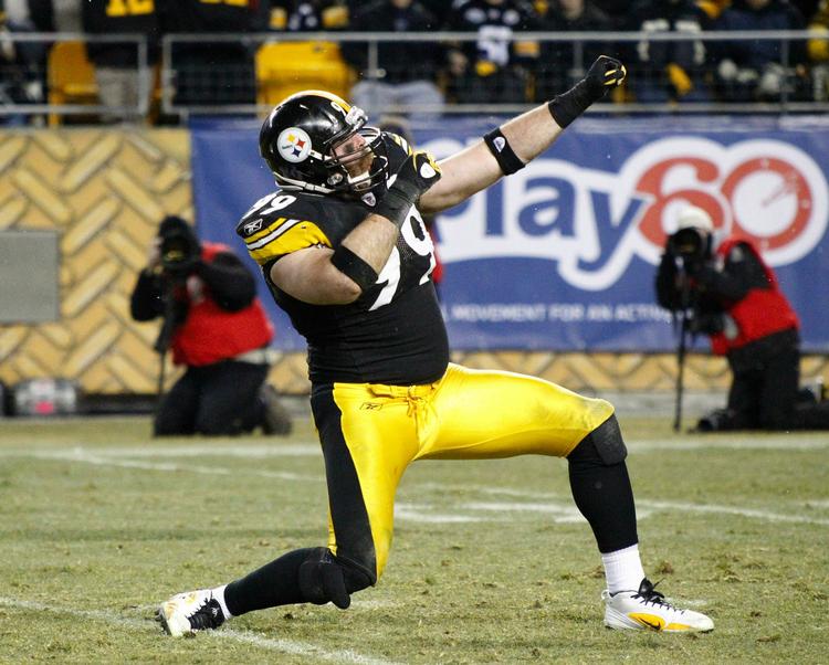 sejr. Brett Keisel jubler efter en sacking  mod Carolina. 