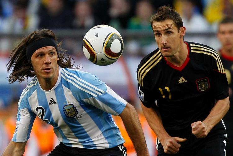 afsked. Klubkammeraterne fra Bayern München, Martin Demechelis og Miroslav Klose, mødtes under VM-slutrunden. Du skifter argentineren til spansk fodbold. 