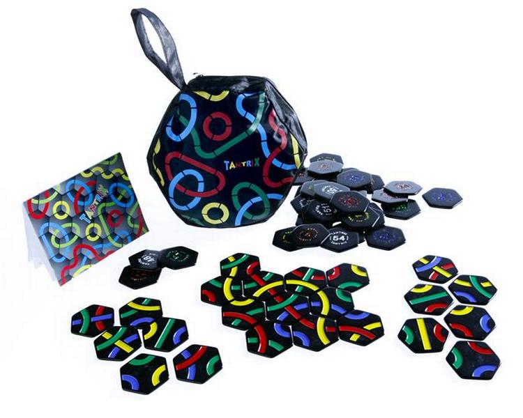 Fyld juledagene op med spilhygge - som f.eks. det tidsløse Tantrix, der udfordrer overblik, planlægning og taktisk tænkning. 